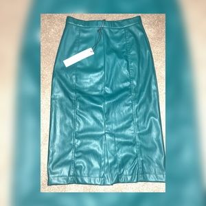 NWT NSR soft leather pencil skirt. Size Large
